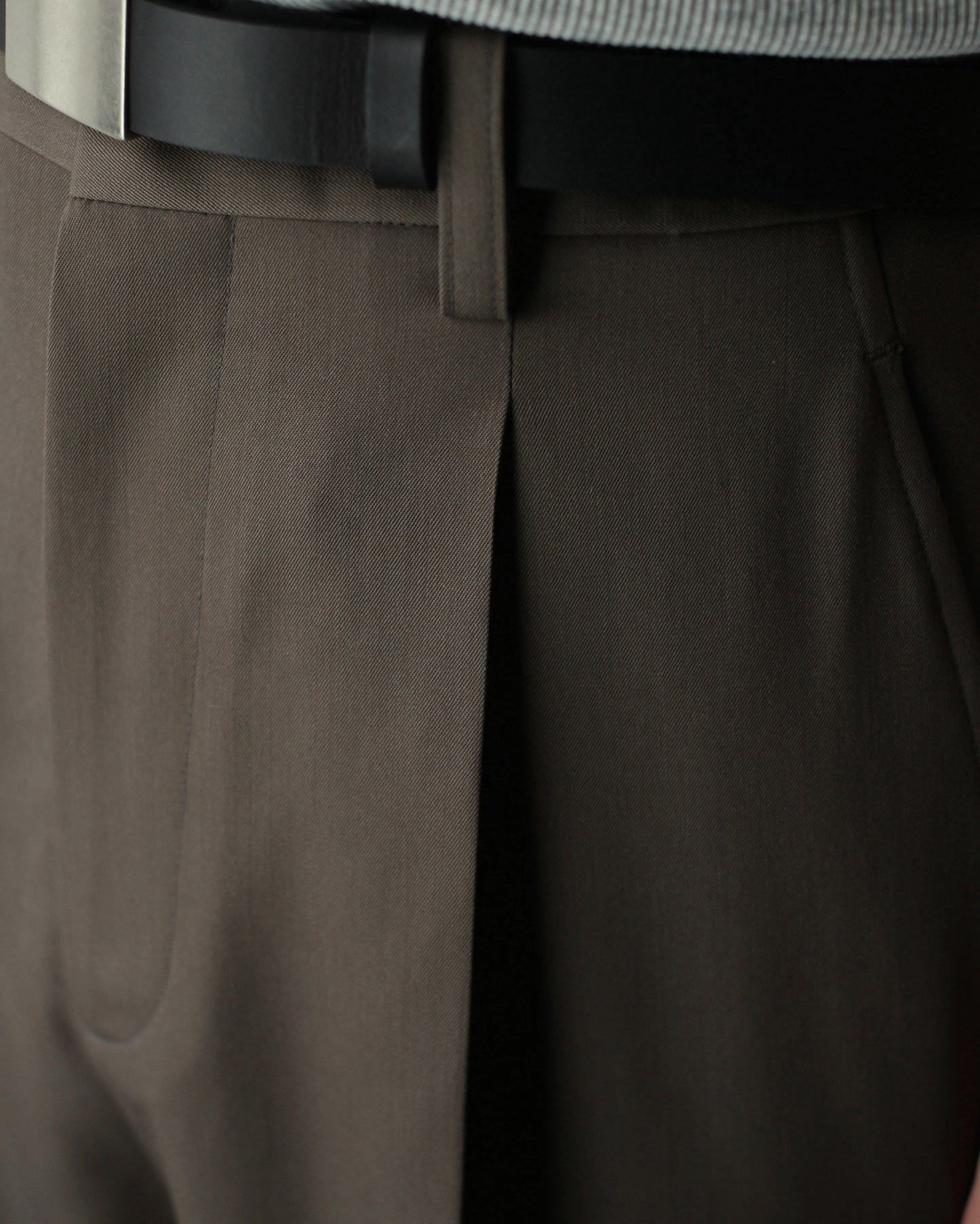 ssstein/STRAIGHT TROUSERS "KHAKI BEIGE"