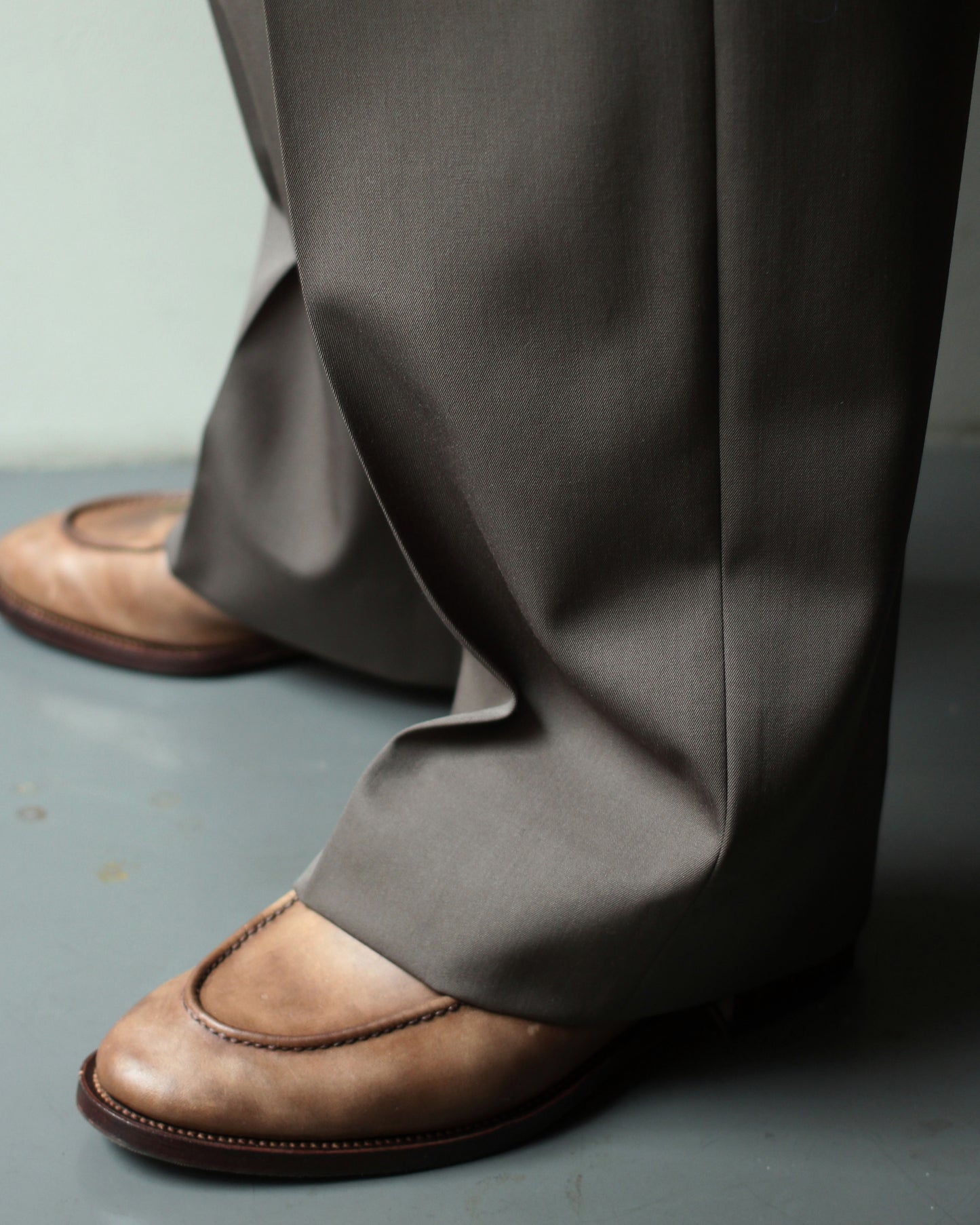 ssstein/STRAIGHT TROUSERS "KHAKI BEIGE"