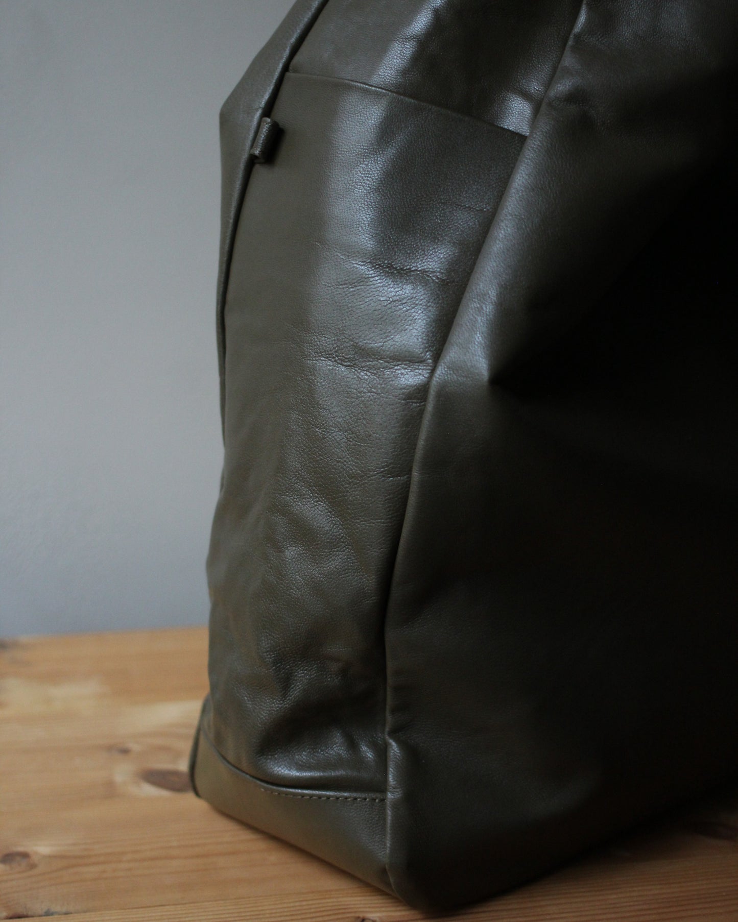 ssstein/GOAT LEATHER SHOULDER BAG " OLIVE"