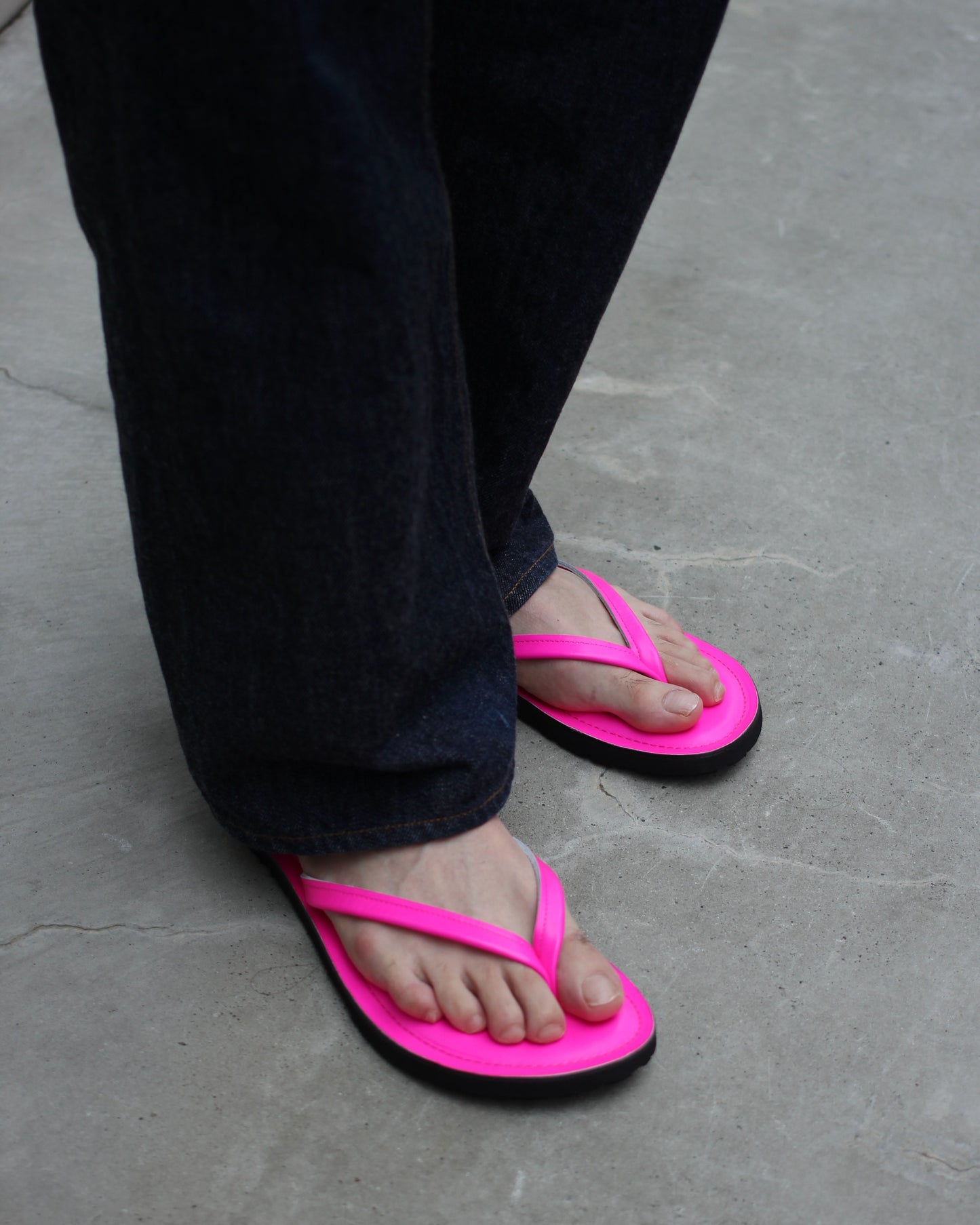 kamélia/Leather Beach Sandal "Neon rose"