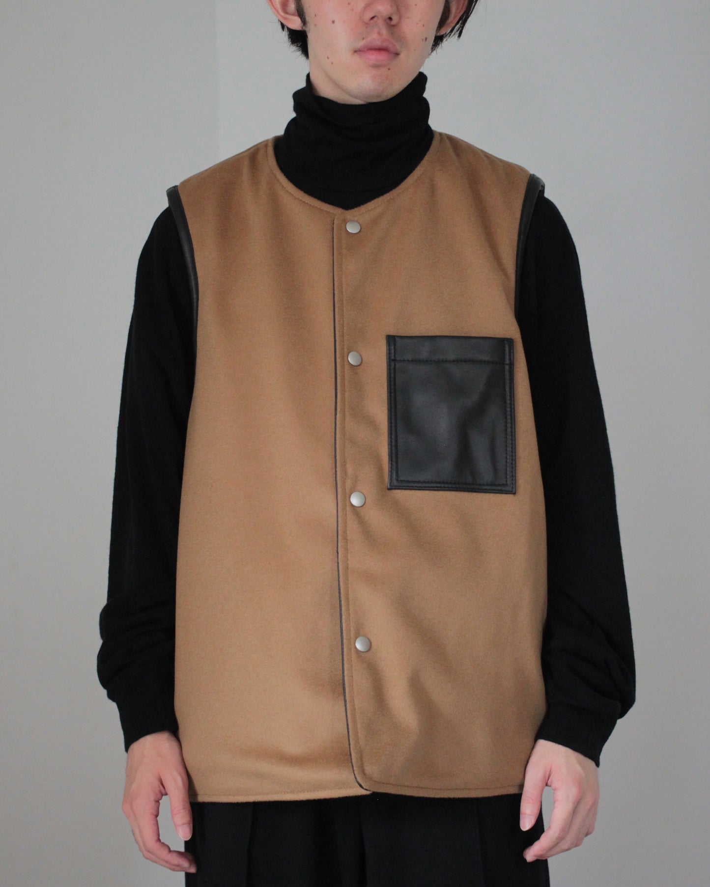 seven by seven/REVERSIBLE LEATHER VEST - Cow leather/Cashmere beaver -