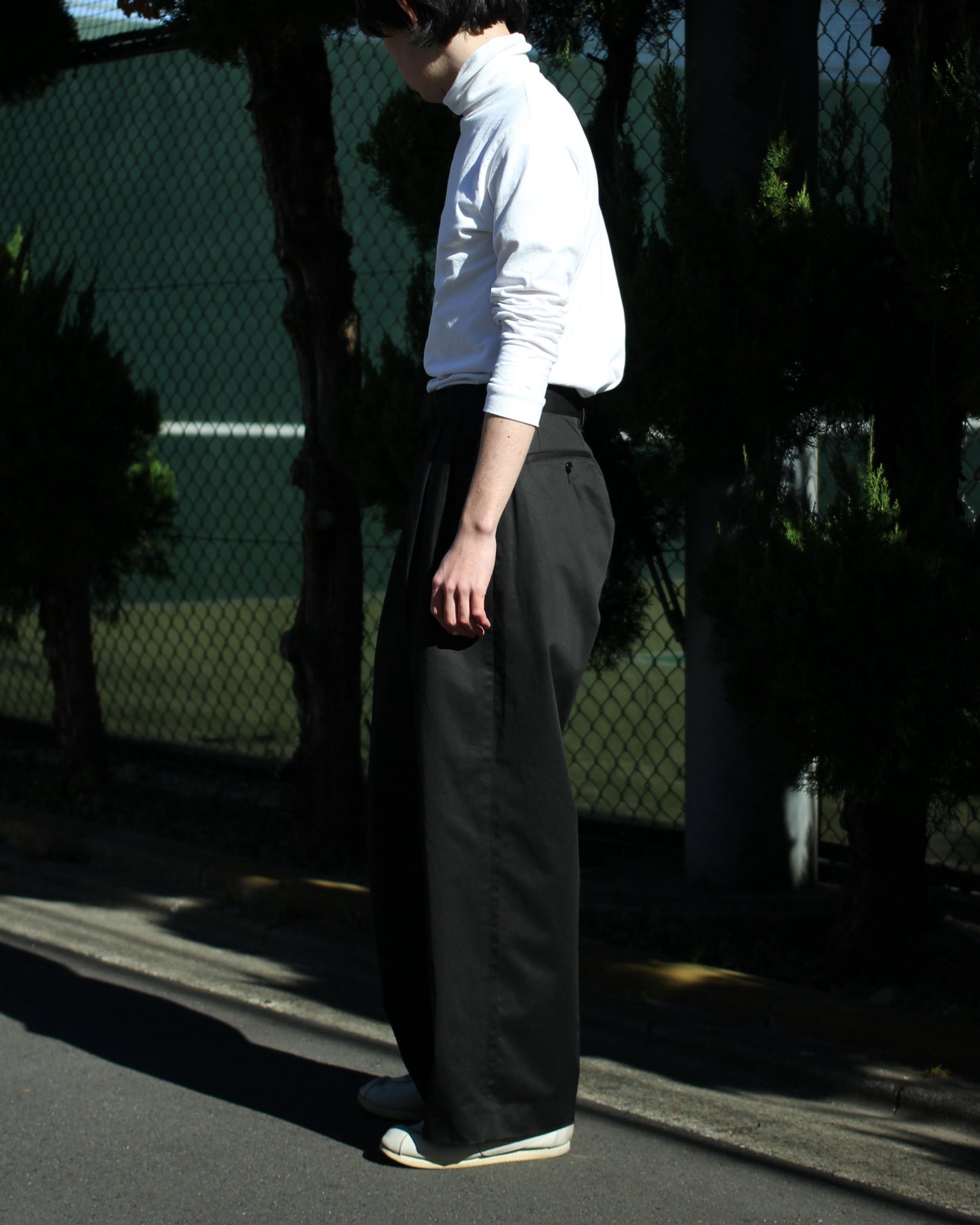 REVERBERATE/TACKED CHINO TROUSERS(STANDARD)"BLACK"