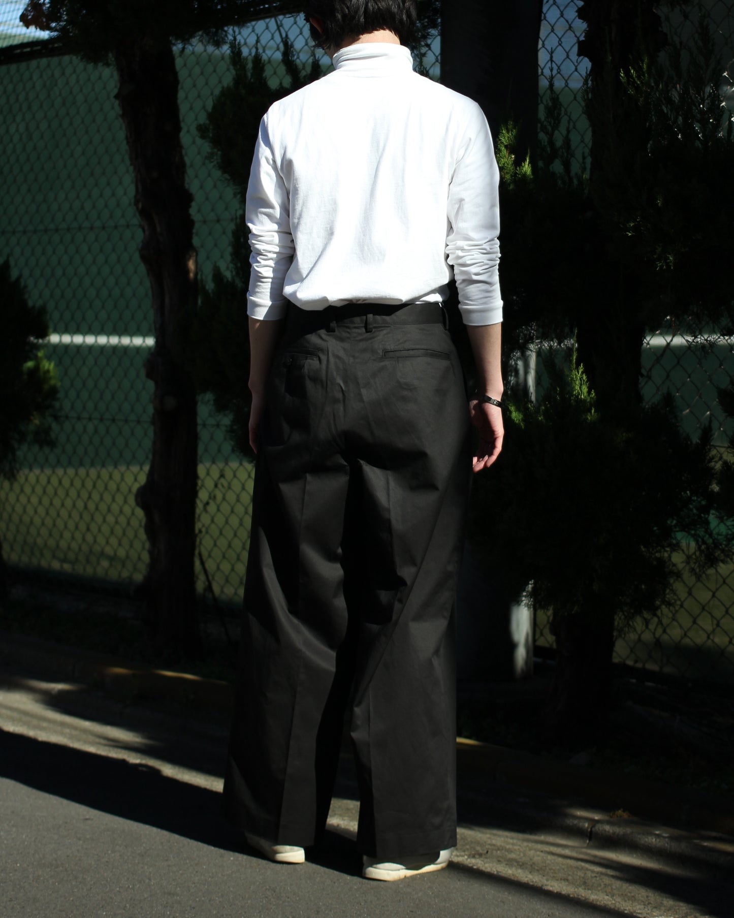 REVERBERATE/TACKED CHINO TROUSERS(STANDARD)"BLACK"