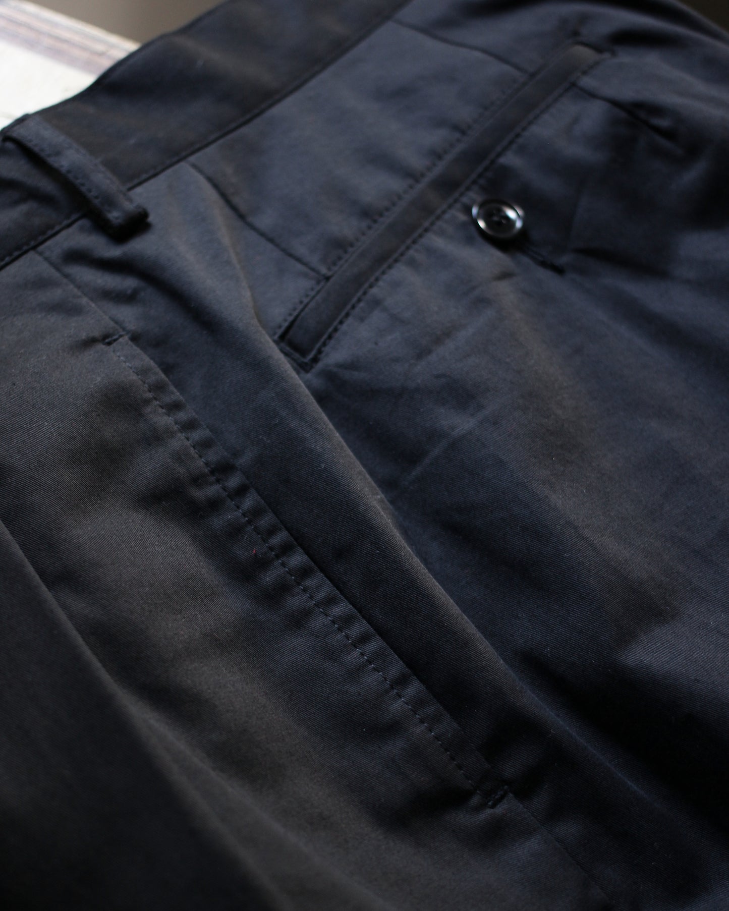 REVERBERATE/TACKED CHINO TROUSERS(STANDARD)"BLACK"